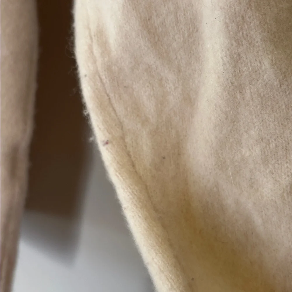Uniqlo Women's 100% Wool Cream Crewneck Sweater Size Large | Cozy Classic Laye - Picture 6 of 8
